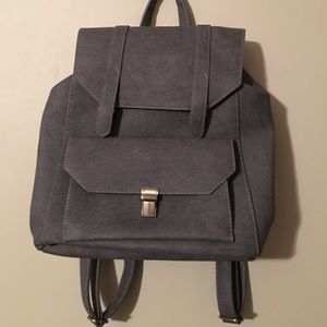 Charcoal gray backpack purse! 😍